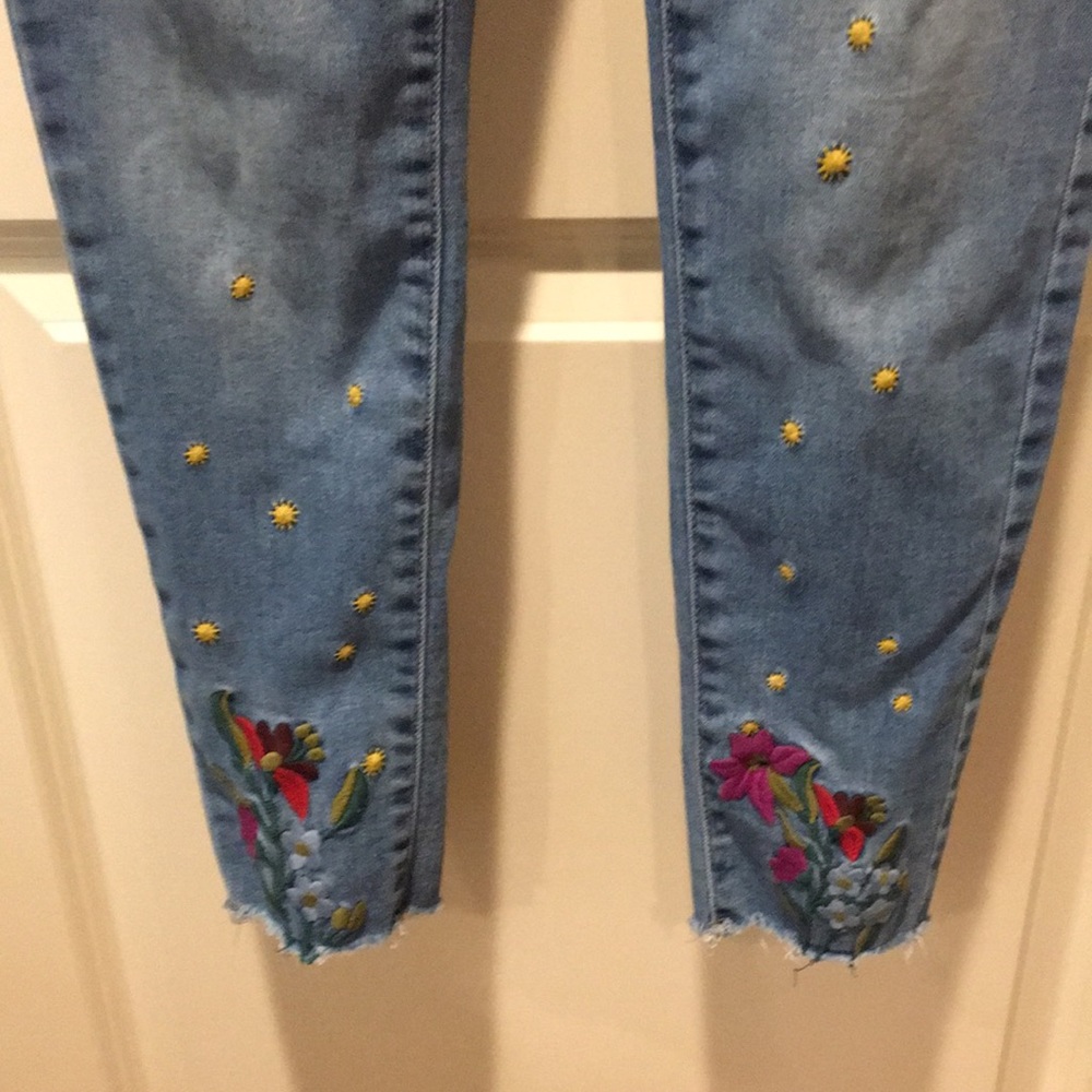 A.N.A. women Embroider floral appliqué embellishment Skinny stretch Jeans size 4